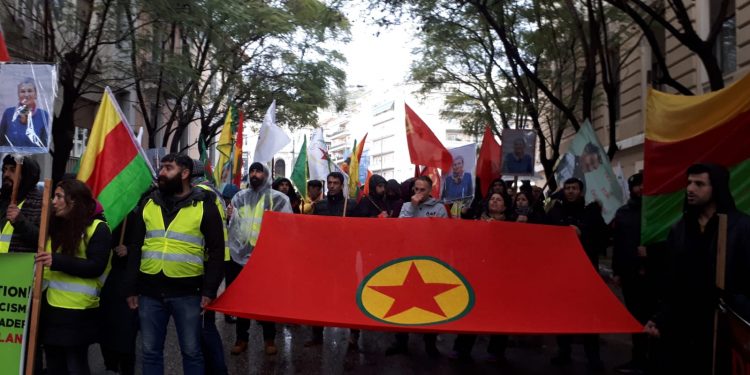 Meşa dirêj a Ciwanên Kurd li Atinayê dawî bû!