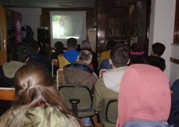 Meclîsên ciwanên Kadikoyê li ser Komployê sînevîzyon temaşe kir!