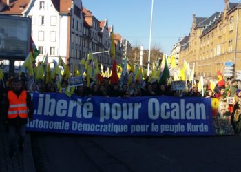 Li Strasbourg’ê bi deh hezaran li dijî komployê dest bi meşê kirin