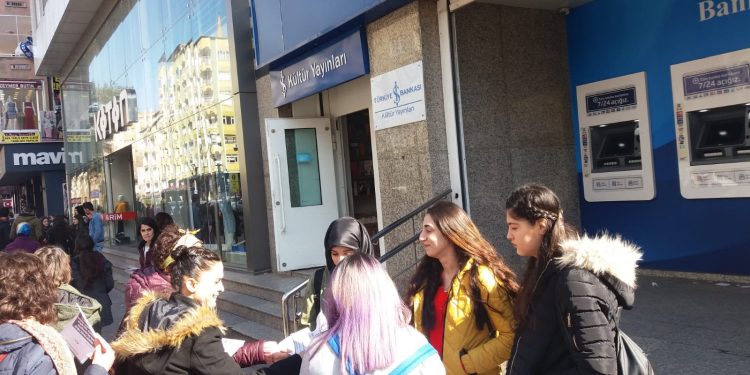 Ji bo Konferansa Jinên Ciwan belavok hate belavkirin