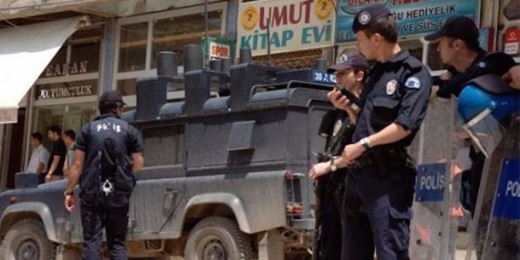 Doza Pirtûkxaneya Ûmûtê dîsa bi bêhikukiya xwe taloq bû!