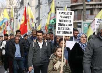 Kolanên Marsilya bi dengên “Leyla Guven ne tenê ye” olan da!