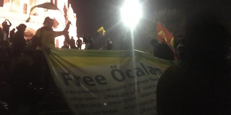 Li Parîs’ê Ciwanên Kurd li dijî tecrîdê di nav çalakiyan de ne