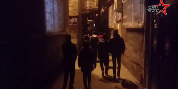 Li dijî tecrîdê ciwan li Sur û Rezan bi fîşekên hewayî daketin qadan