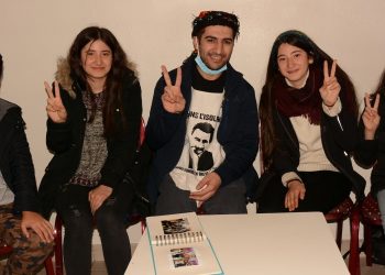 Endamên Jinên Ciwan çûn serdana berxwedêrên Strasboûrgê