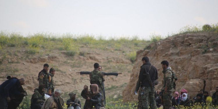 Piştî şerê dijwar, bi sedan çeteyên DAIŞ xwe radestî QSD’ê kir