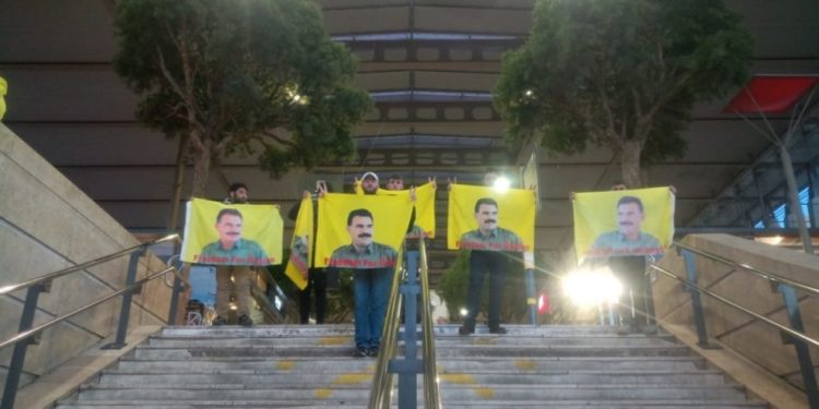 Li Marsîlyayê Ciwanan çalakiyek li darxistin