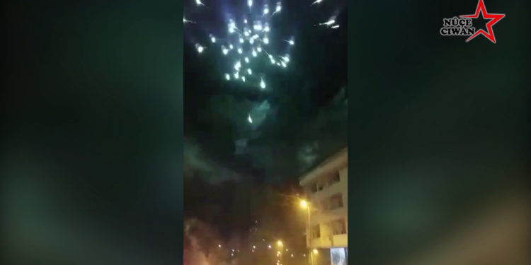 Bi fîşekên hewayî Ciwanên Stenbolê tecrîdê şermezar kir