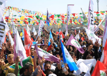 ANALÎZ – ‘Newroz, di navbera rabirdû û dahatûyê de’