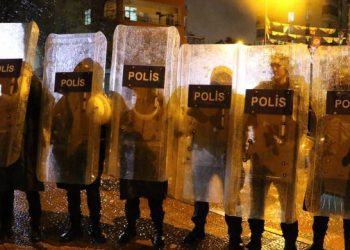 Li Amedê 5 endamên HDP’ê yên di greva birçîbûnê de hatin binçavkirin