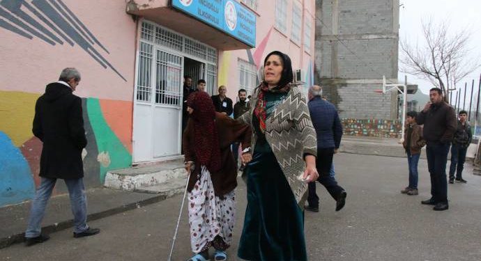 Li Şirnex û Mêrdînê di bin gefên polisên dagirker gel diçe hilbijartênan