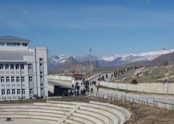 Akp li Şirnexê xwendekarên lîsê bi zorê dibin mîtînga Erdogan!