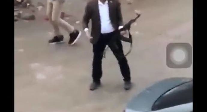 Parazvanê Wekilê AKP’ê bi kilêşê êrîşî endamên HDP’ê kir