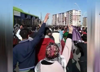 LEZGÎN – Newroza dirokî ya Amedê bi dawî bû: Bi slogana “Silav, hezar Silav ji Îmraliyê re” meş destpê kir