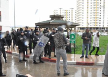 Cenazeyê Medya Çinar nadin malbatê: Polîsên dagirker êrîşî koma li ber morgê kir