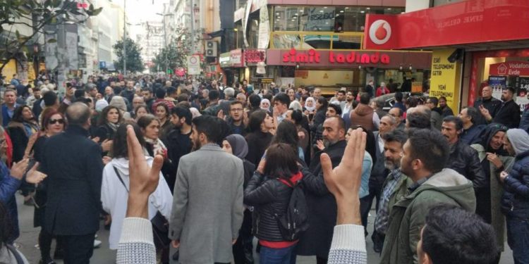 Bi sedan kes ji bo Ayten Becet meşiyan