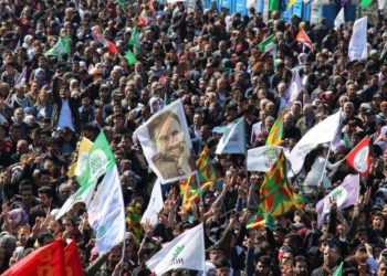 Li Newroza Stenbolê peyama hevpar: “Em berxwedana zîndanan girsettir bikin”