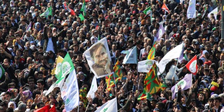 Li Newroza Stenbolê peyama hevpar: “Em berxwedana zîndanan girsettir bikin”