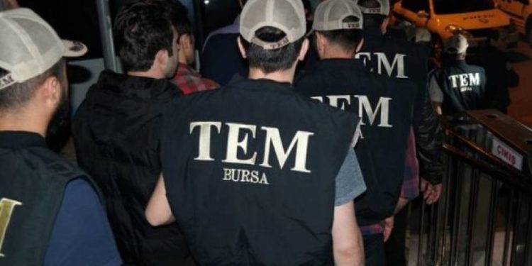 Li Bursayê 5 kes girtin û li Mêrdînê 10 kes binçav kirin