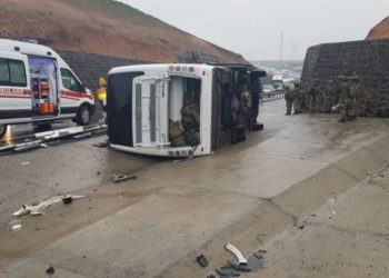 Li Sîlopî maşîneya zirxî qulipî: Leşkerek dagirker mir û 20 jî birîndar bûn