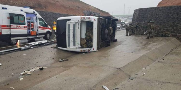 Li Sîlopî maşîneya zirxî qulipî: Leşkerek dagirker mir û 20 jî birîndar bûn