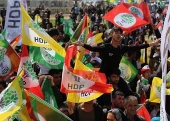 Li Wan û Mêrdînê gel û ciwan diherikin qadên Newrozê