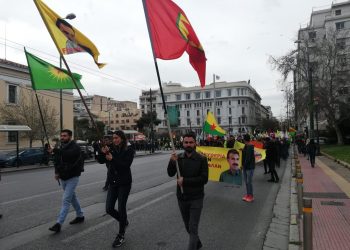 Atîna ji bo şikandina tecrîdê meşek lidarxist