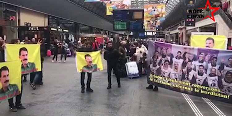 Ciwanên Şoreşger li Parîsê tecrîdê protesto kirin