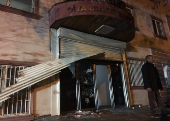 Polîsan avahiya HDP’a Amedê talan kirin: 7 kes hatin binçavkirin