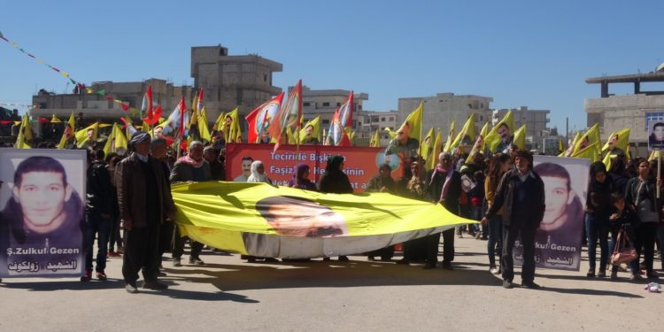 Ciwanên Kobanê ji bo Şehîd Zûlkûf Gezen çalakiyek girseyî li dar xistin