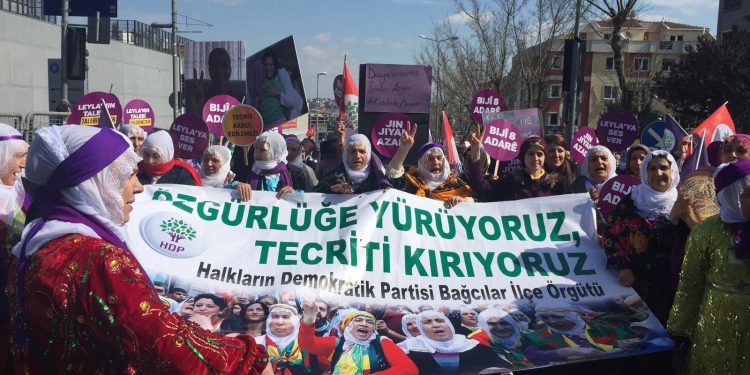 Gelê Kurd xebatên hilbijartinê vediguherîne çalakiyên li dijî tecrîdê!