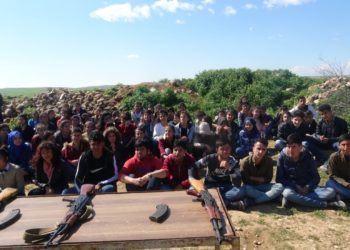TAYBET – Ciwanên Kobanê ji bo parastina axa xwe perwerda çekê dibînin