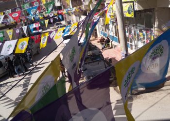 Hemû astengiyan jî gelê Nisêbînê meşiyan!- NÛ BÛ