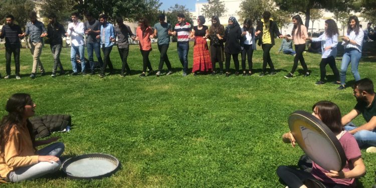 Li zanîngeha Mersinê Newroz hate pîroz kirin