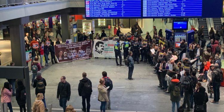 Tevgera Ciwanên Şoreşger li Bernê şehîdên fedaî bibîranîn