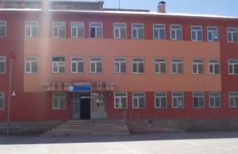 Li navçeya Amed Pasur’ê dagirkeran êrîşê parêzer û HDP’iyan kir.