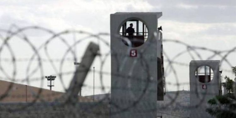 Berxwederên Zindanan: ‘Deng derxînin, bibin dengê zindanan!’