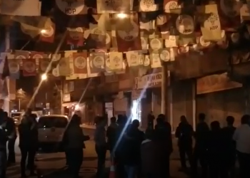 Ciwanên Amed’ê li dijî tecrîdê çalakiya rê girtinê pêk anî