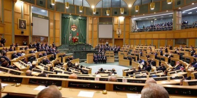 Parlamentoya Urdunê zewaca temenê biçûk erê kir