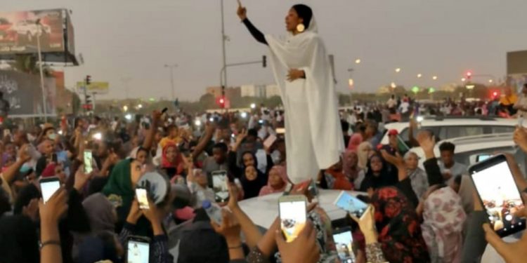 Tevgera gel a Sûdanê darbeya leşkerî red kir