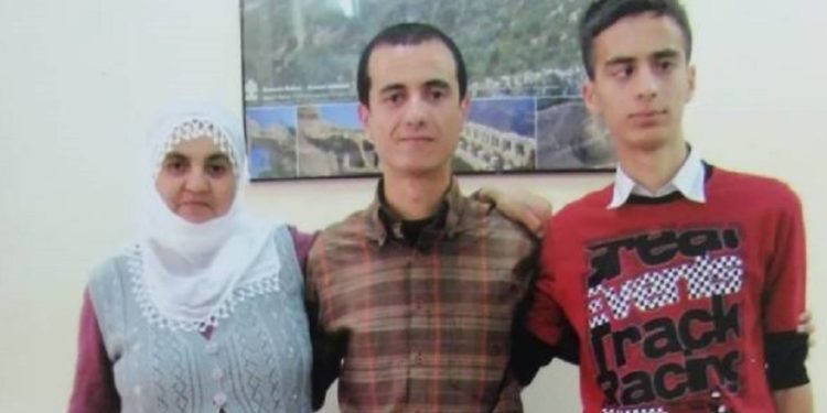 Ji rûviyên Çinar ê di grevê de ye xwîn tê