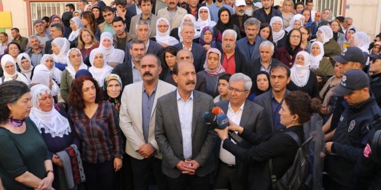 Li Amedê di bin dorpêça polîsên dagirker ên Tirk de tecrîd hate protestokirin