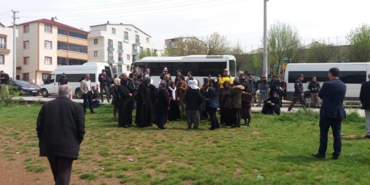 Polîsên dagirker ên Tirk çalakiya nobetê ya malbatên girtiyan asteng kir