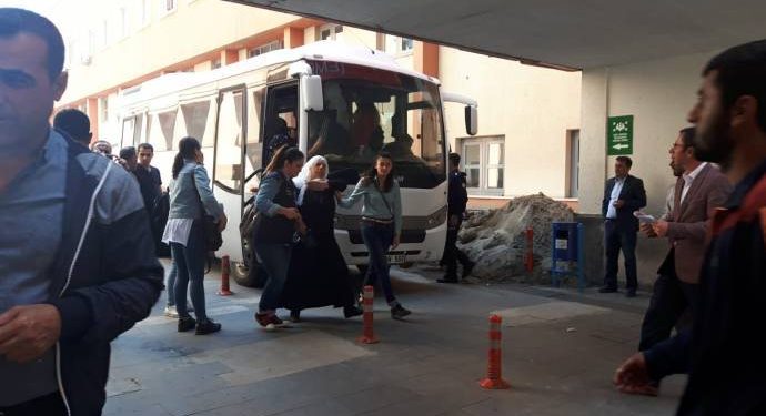 Polîsên dagirker ên Tirk êrîşî xizmên girtiyan kirin: 38 binçav kirin