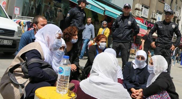 ‘Hûn me binçav bikin û bikujin jî em ê werin vir’