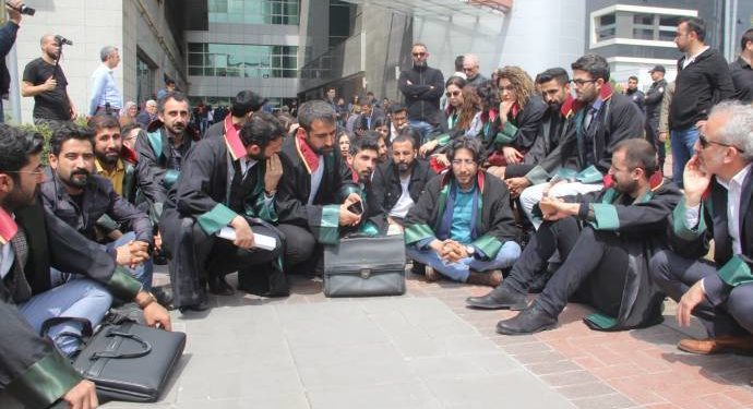 Polîsên dagirkeriya Tirk daxuyaniya parêzeran asteng kir