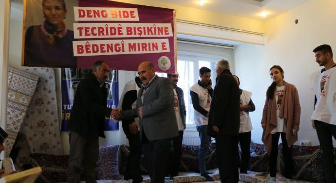 Li Wanê çalakiya greva birçîbûnê di roja 2’yem de berdewam dike