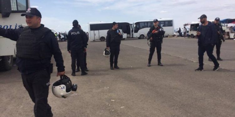 Polîsên dagirker ên Tirk çalakiya malbatan asteng kir