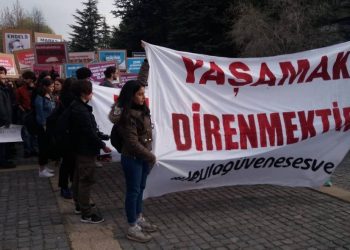 Xwendekarên ODTU di Meşa Şoreşê de bal kişandin ser greva birçîbûnê