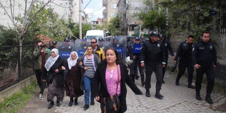 Polîsên Dagirker ên Tirk êrîş bire ser çalakiya rûniştinê ya li Gebzeyê